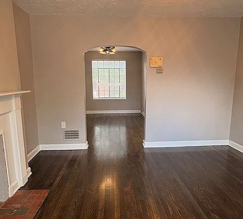 5th image of 1061 S Cassingham Rd