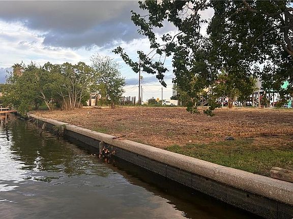 2nd image of 190 Lakeview Dr