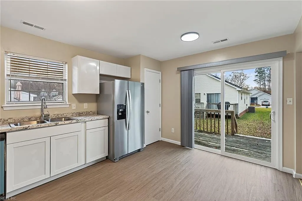 3 bed, 1500 sqft, $2,700 — Photo 2