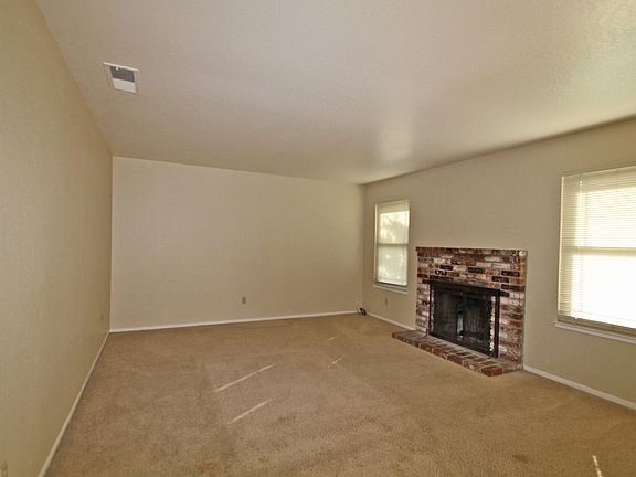 5th image of 2625 Woodland Ave