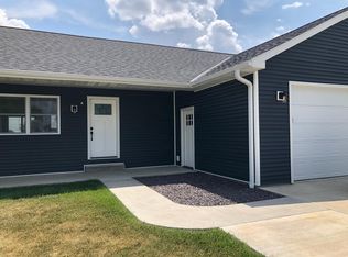 434 W Collins St, Mendon, IL 62351