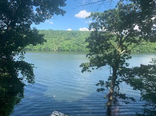 51 Bankside Trl, Sandy Hook, CT 06482