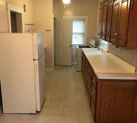 4th image of 4708 Fontenelle Blvd