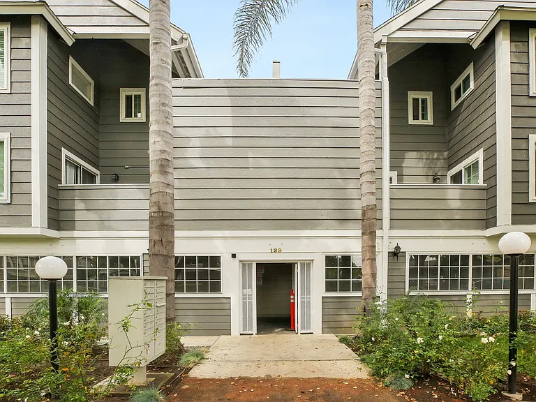 Olive Street Apartments — Photo 36