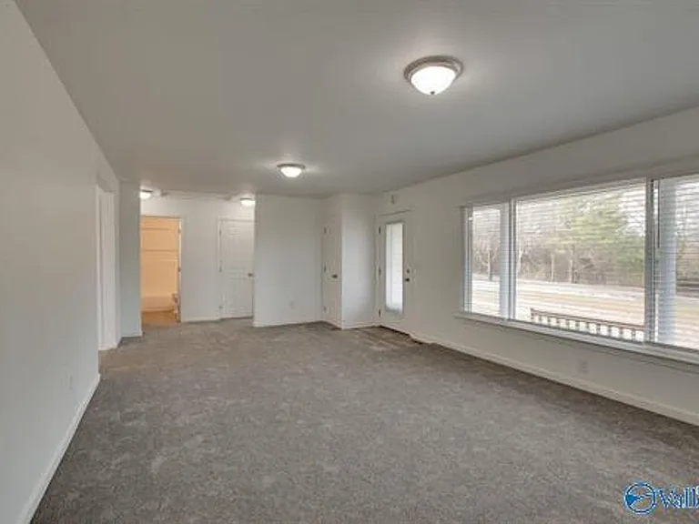 365 NE Morris Rd — Photo 7