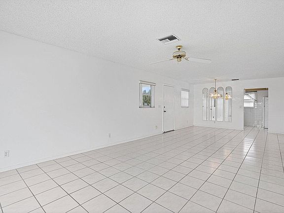 4th image of 121 MOCKINGBIRD Lane
