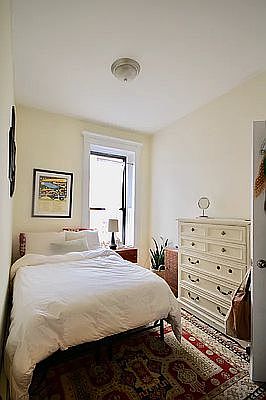 1st image of 104 Hancock St APT 1