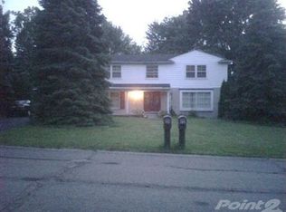 2960 Rambling Way, Bloomfield Hills, MI 48302