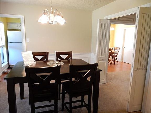 Dining room is very inviting