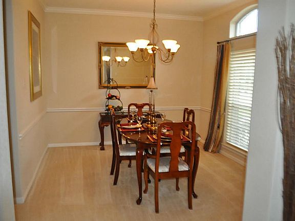 4th image of 2621 Mesa Verde Dr