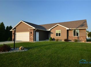 737 Tucker Rd, Fremont, OH 43420