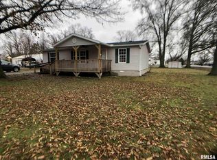15662 Bessie St, Sesser, IL 62884