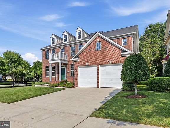 2nd image of 2700 Lake Forest Dr