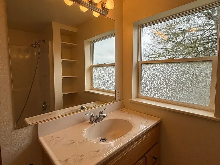 1133 Irvington Dr — Photo 24