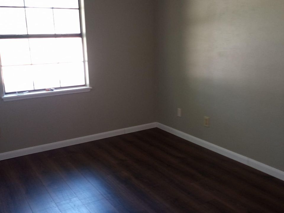 1st image of 800 Warwick Dr