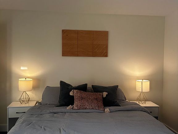 4th image of 78 Waverly St #2