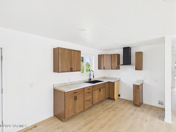 4th image of 23 N H St