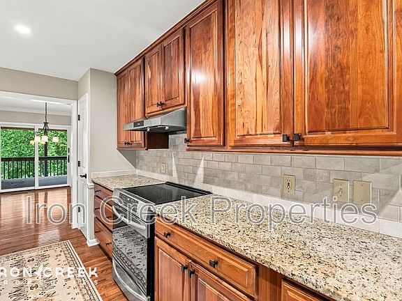 5th image of 702 Crowfields Ln
