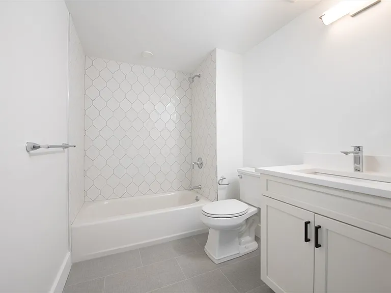425 Border St #405 — Photo 12
