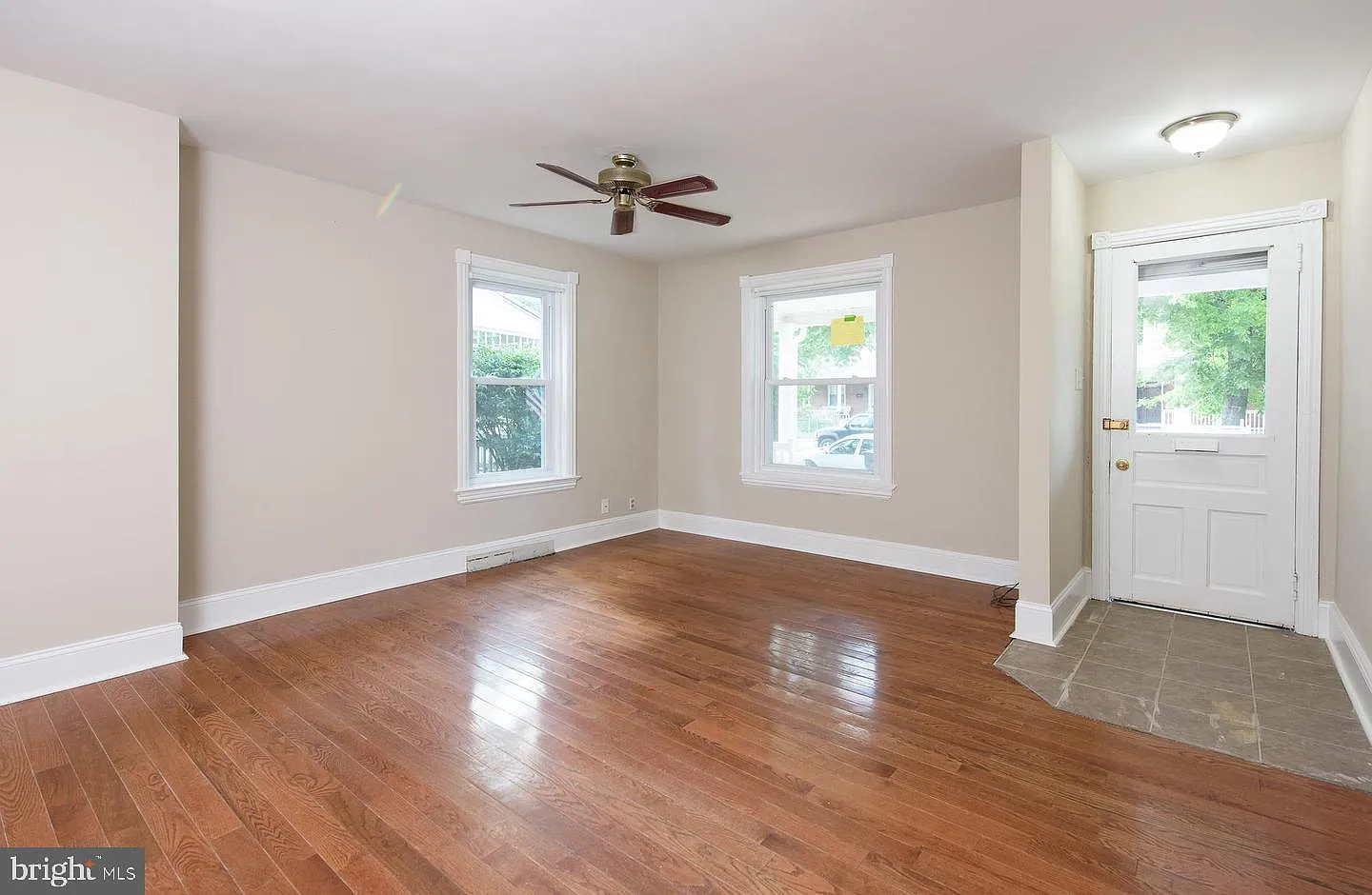 3 bed, 2.0 bath, 1636 sqft, $2,850 — Photo 3