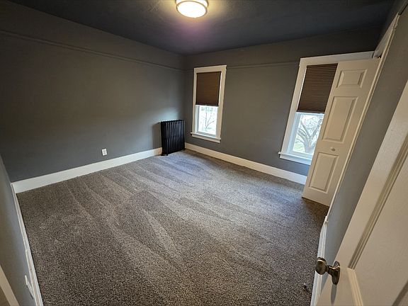 4th image of 403 Stewart St