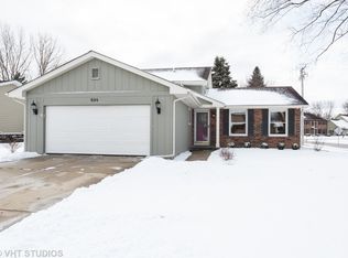 634 Tennyson Dr, Wheaton, IL 60189