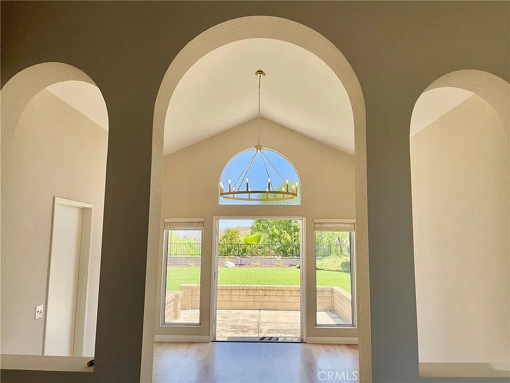 4 bed, 2687 sqft, $4,800 — Photo 4