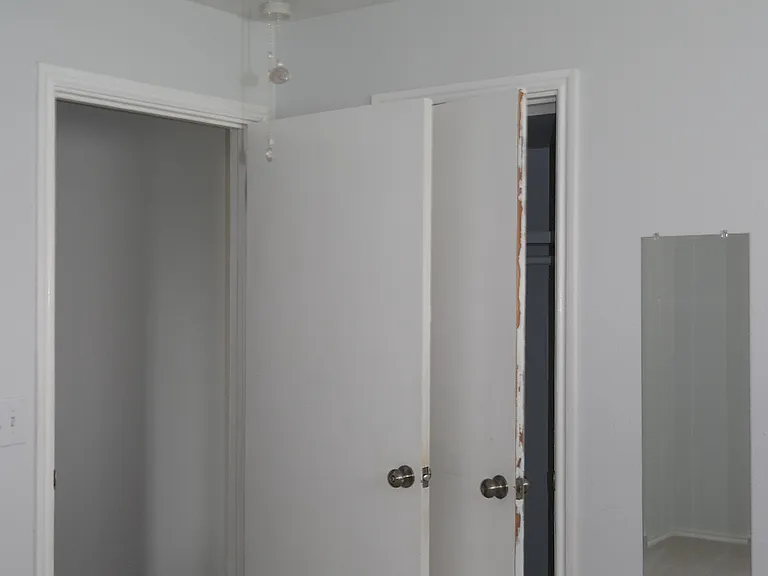 Middle Bedroom
