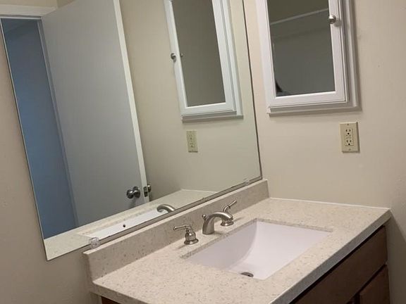 5th image of 6100 Westgate Dr APT 104