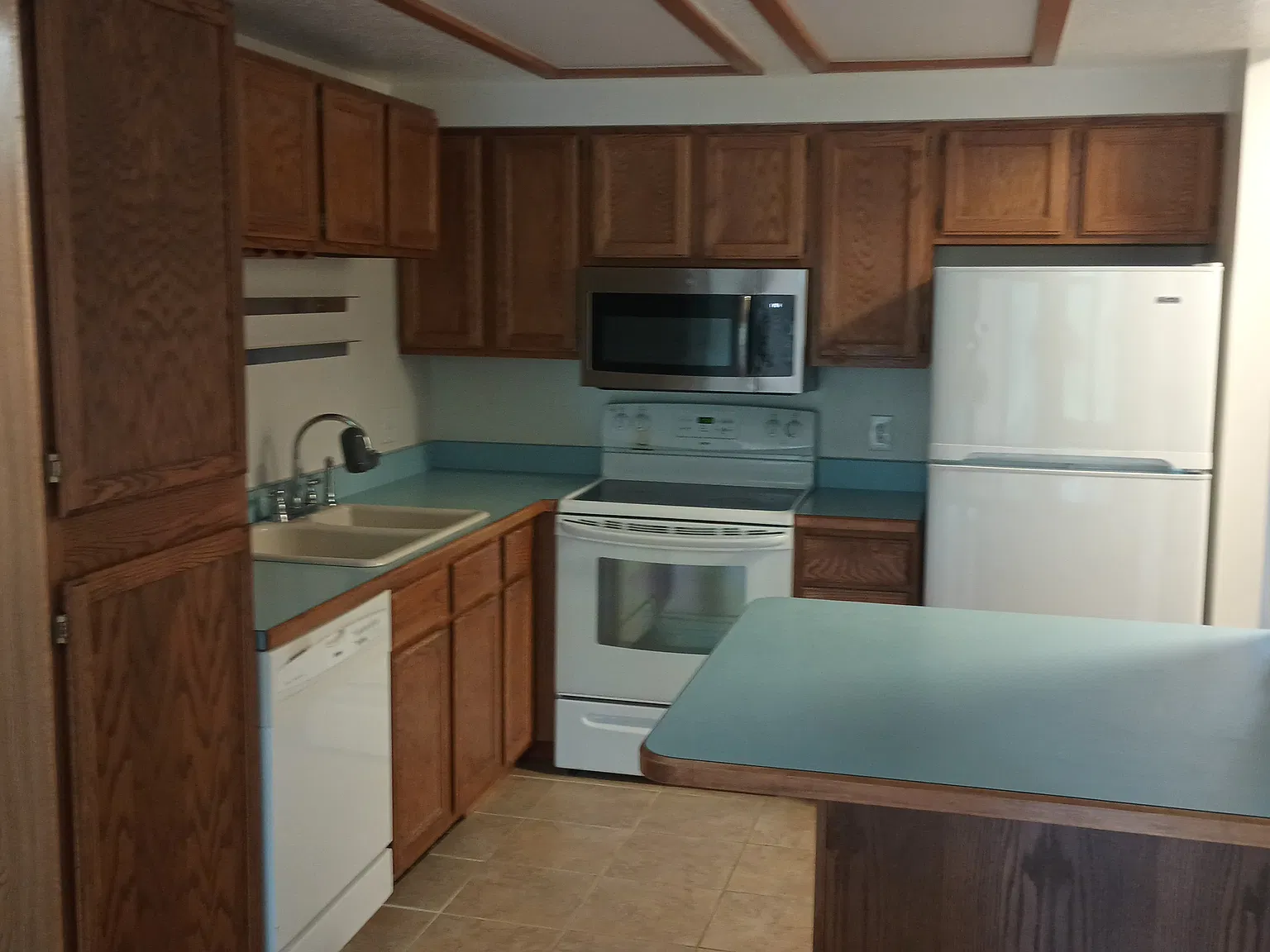 2 bed, $3,000 — Photo 3