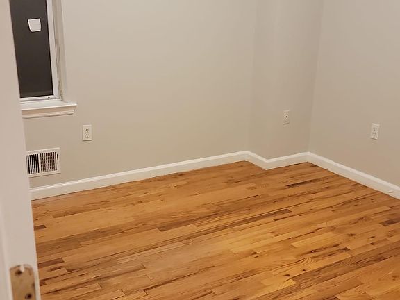 3rd image of 391 21st St Floor 1