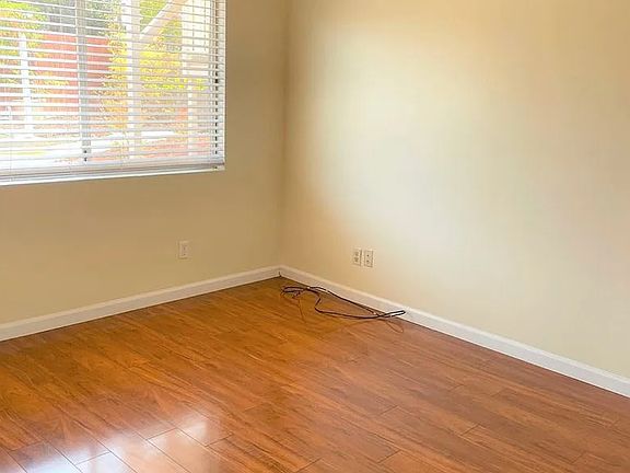 3rd image of 2912 Luna Ave