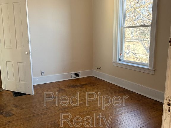 5th image of 406 E Prospect Ter