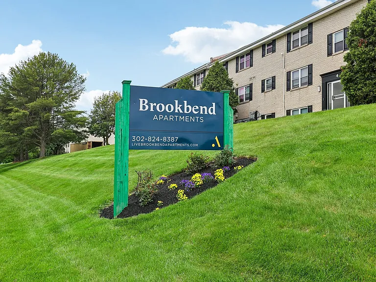 Brookbend Apartments — Photo 36