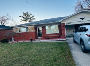 29255 Bonnie Dr, Warren, MI 48093