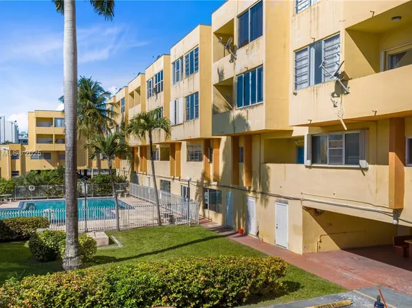 1555 W 44th Pl APT 242, Hialeah, FL 33012