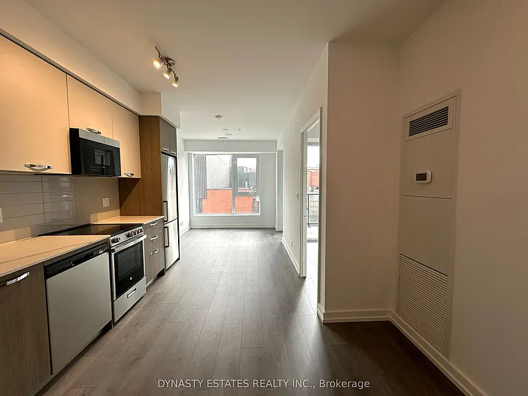75 James St S #411 — Photo 8