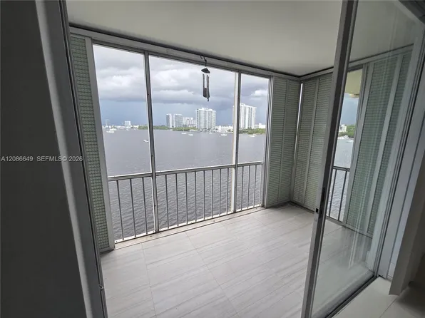 2920 Point East Dr, Aventura, FL