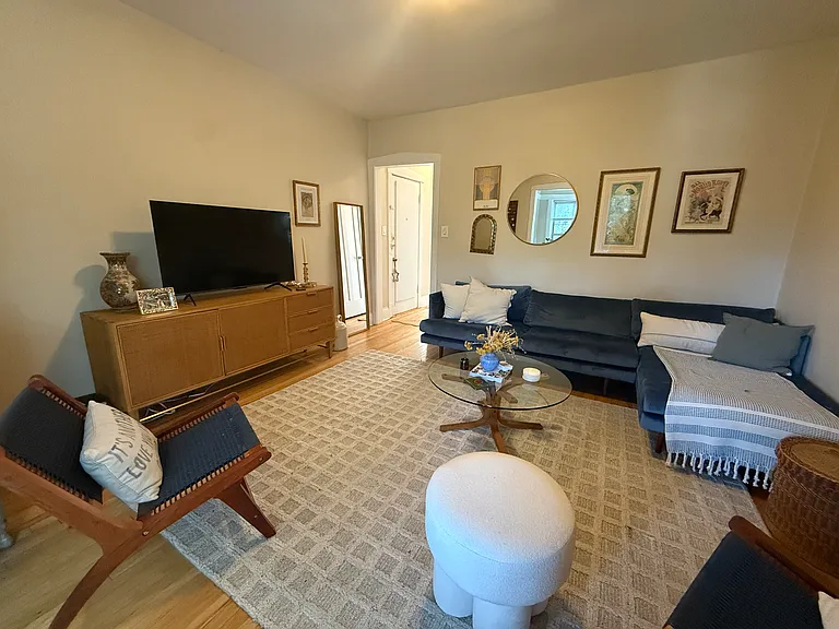 906 Seward St #3 — Photo 6