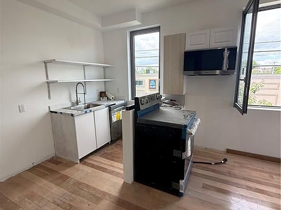 2nd image of 536 Smith St #203