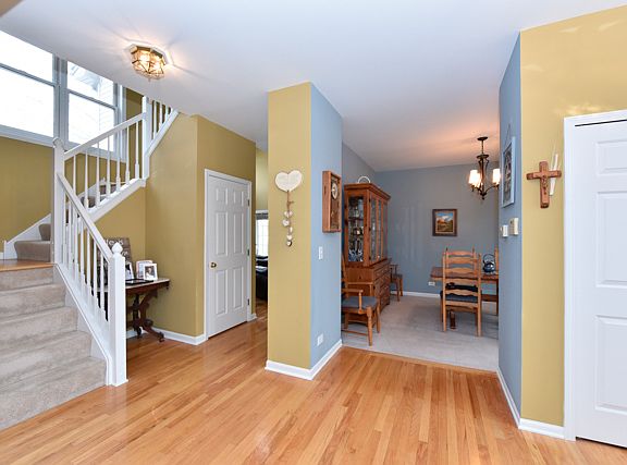 2nd image of 1135 Edgewater Ln