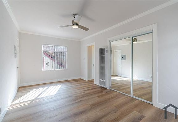 3rd image of 6526 1/4 S Victoria Ave