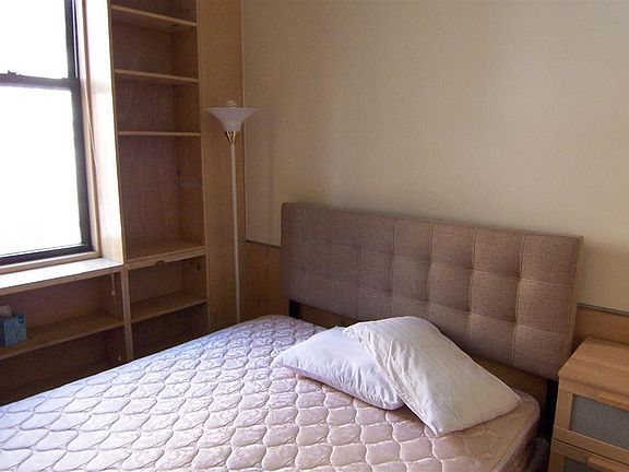 3rd image of 311 W 87th St APT 1R
