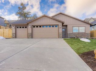 2805 SW 32nd St, Redmond, OR 97756