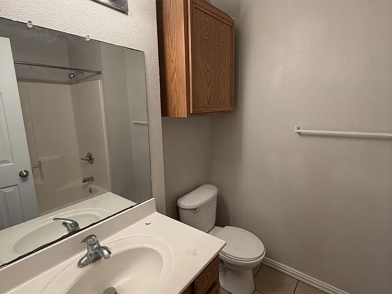 533 N Clinton Ave #B — Photo 8