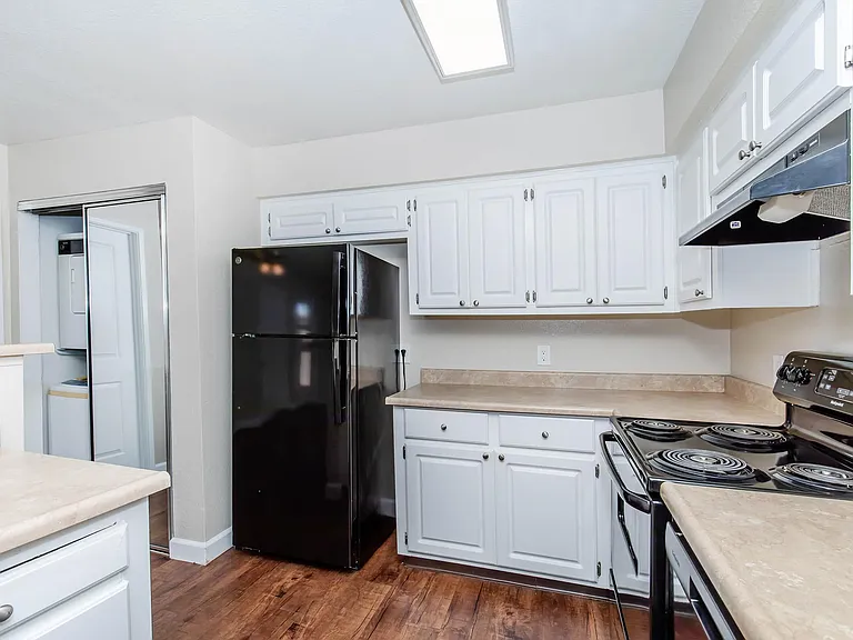Foxwood Apartments — Photo 54