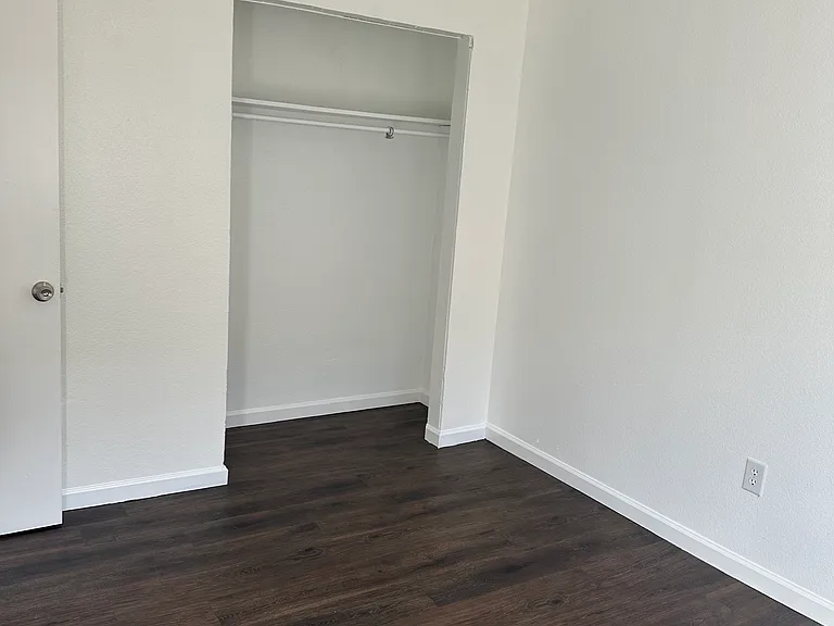 512 Sevier Ave — Photo 4