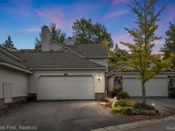 7589 Danbury Cir, West Bloomfield, MI 48322