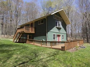 104 Sunset Dr, Greentown, PA 18426