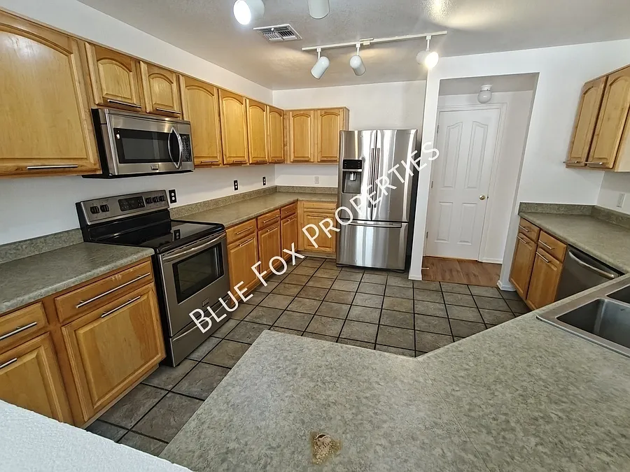 An Amazing opportunity to live in a gated community in Sweet Water Reserve! — Photo 2